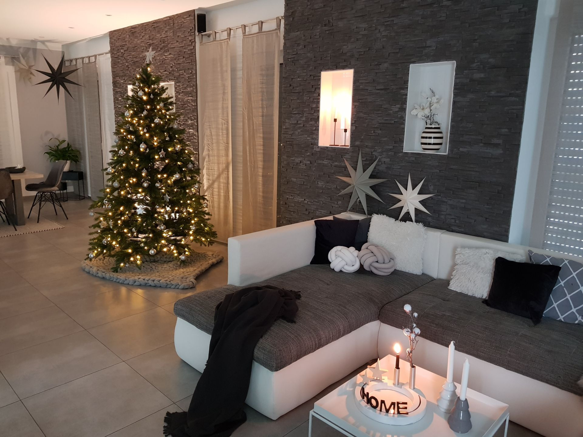 Umelý vianočný stromček NORDMANN LED, plast, výška 210 cm bez stojana
